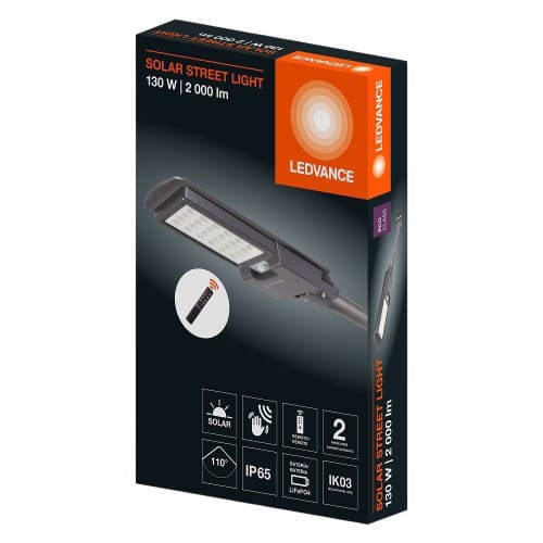 luminaria solar LED Ledvance Street Light 13W para alumbrado público, con protección IP65, batería LiFePO4, control remoto y ángulo de iluminación de 110°, ideal para calles, avenidas, parques y espacios exteriores.