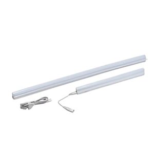 Lámpara LED Lineal ledvance 20W de 1380 mm con luz blanca de 6500K, diseñada para instalación adosable en techos o paredes. Ideal para oficinas, comercios, pasillos y otros espacios interiores.