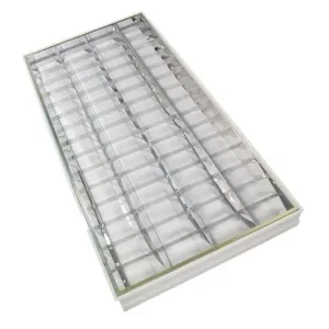 Rejilla de aluminio brillante Transline adosable para iluminación interior.