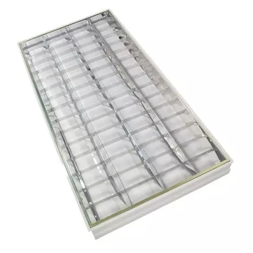 Rejilla de aluminio brillante Transline adosable para iluminación interior.